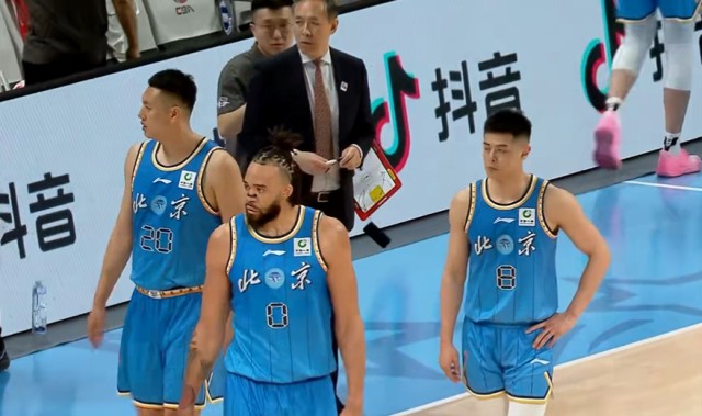 leyu-CBA疯狂一夜：上海战胜北京夺19连胜，广厦又输广东，排名变乱了